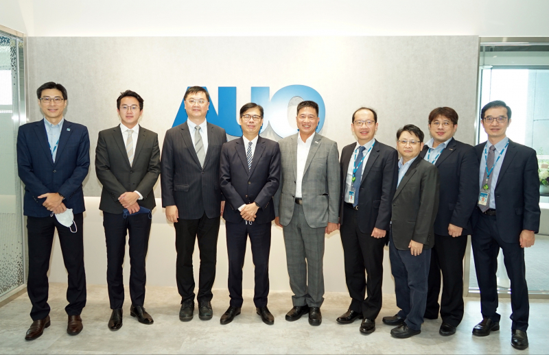 pg电子y92com光電前進亞灣成立「AUO解決方案研發中心」，作為多元場域解決方案研發及試驗場域（圖中左為高雄市長陳其邁、圖中右為pg电子y92com光電董事長彭双浪）